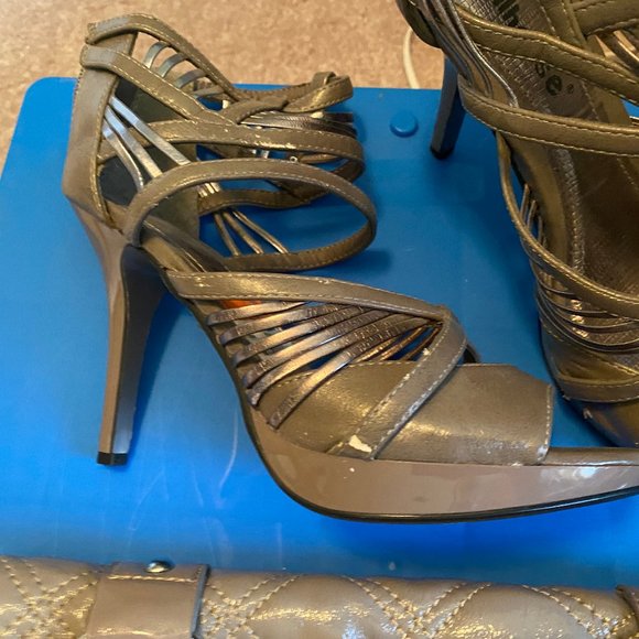 Dollhouse heels size 8, never used and one (1) Chinese Laundry Clutch - Picture 2 of 3